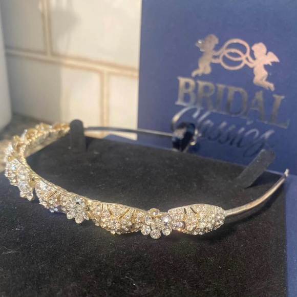 Bridal Classics Head Piece - Picture 4 of 4